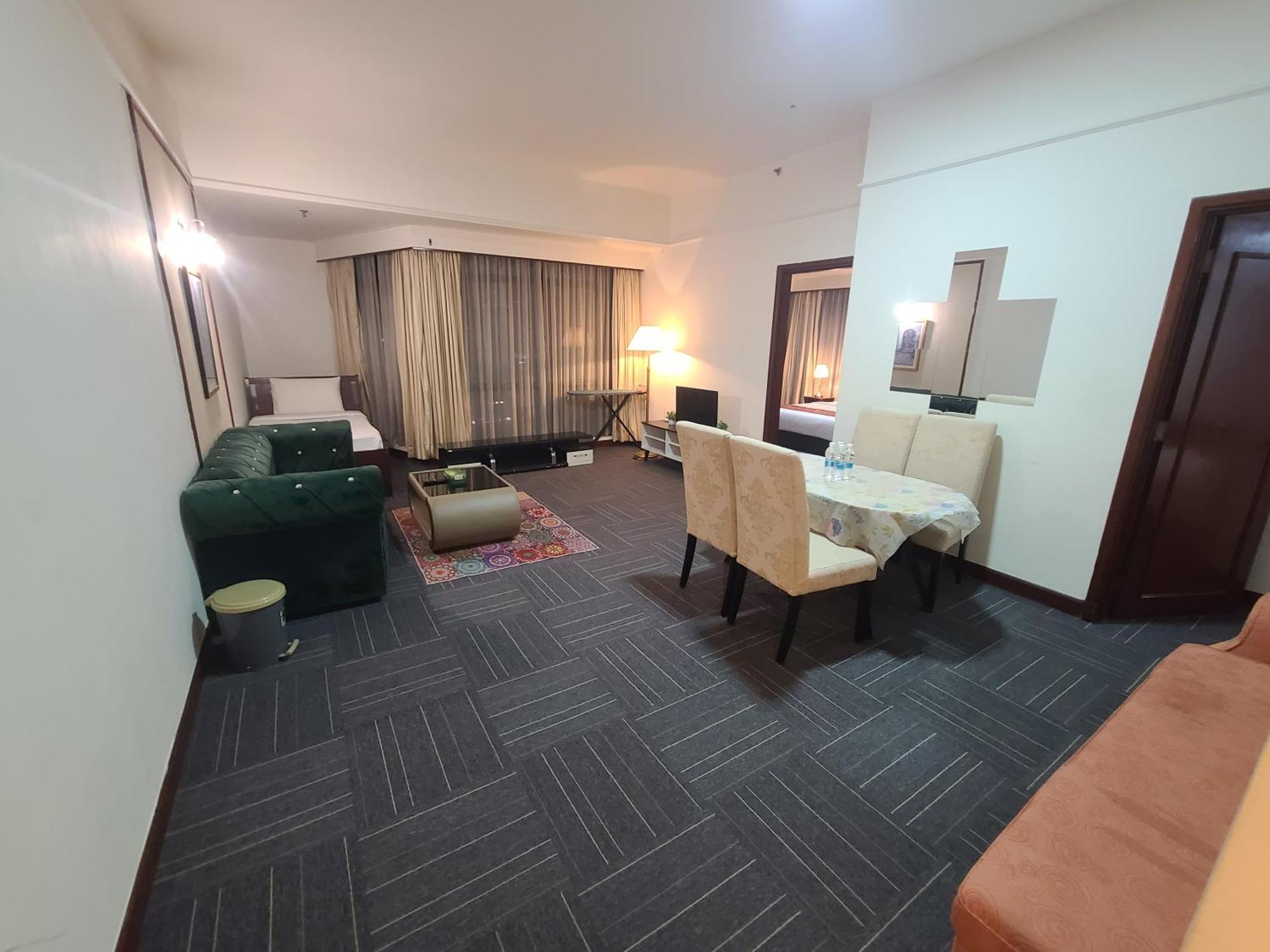 Kl Time Square Hotal Sarvice Suite 쿠알라룸푸르 외부 사진